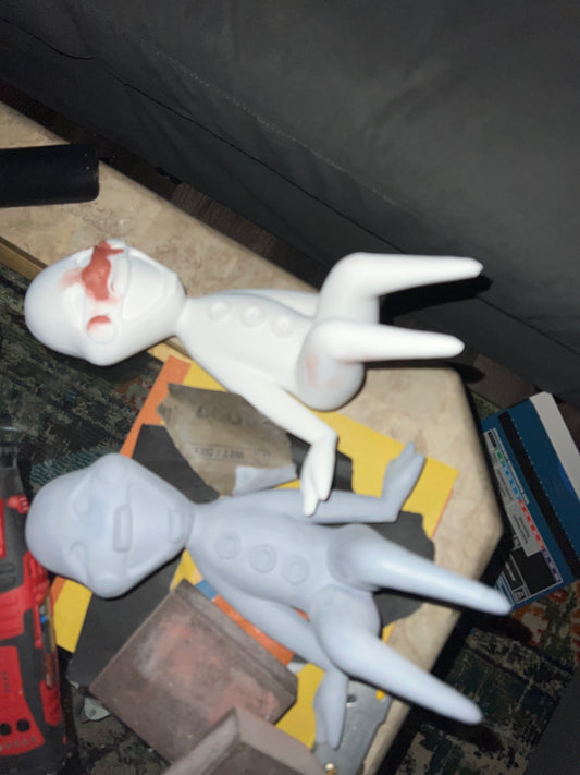 Marionette ‘sitting’ Statue